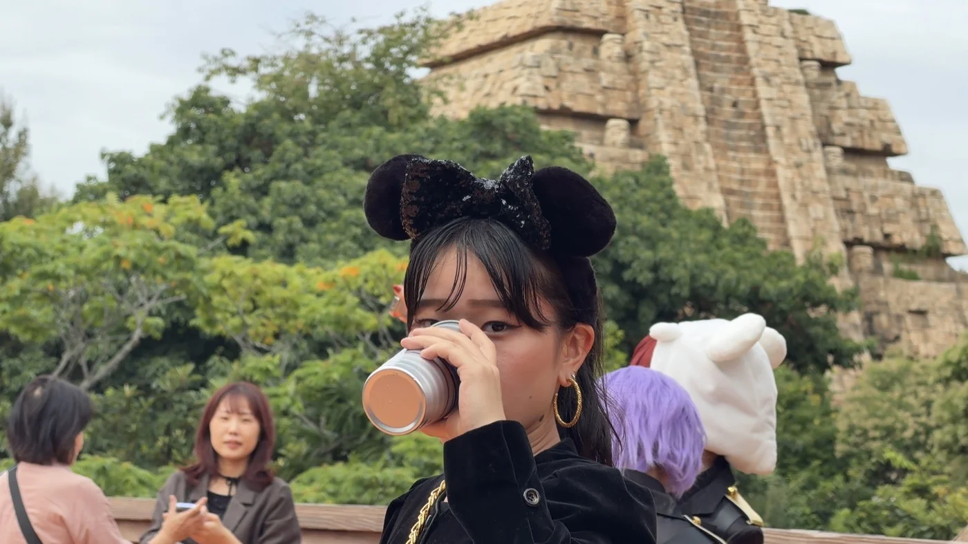 Hiyori em um passeio no Tokyo DisneySea